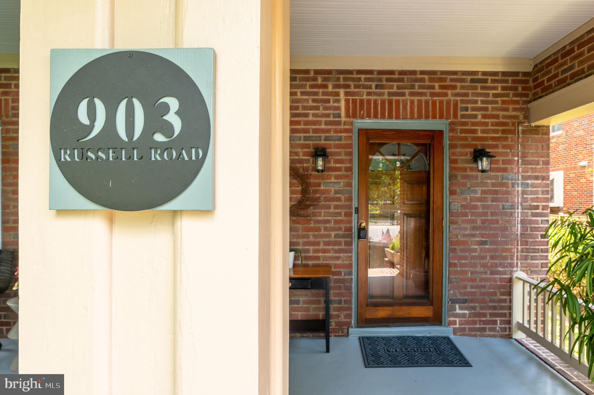 903 Russell Road Alexandria, VA 22301 - Photo 2 of 57