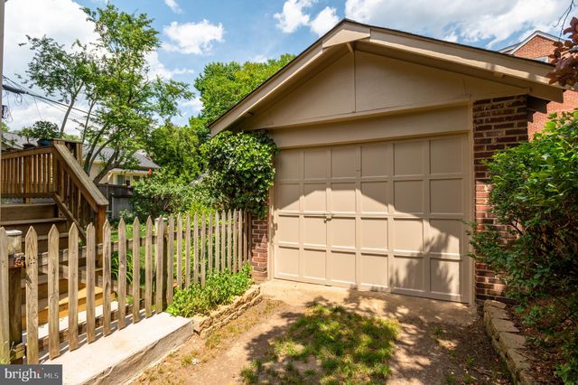 $1,275,000 | 903 Russell Road, Alexandria, VA 22301