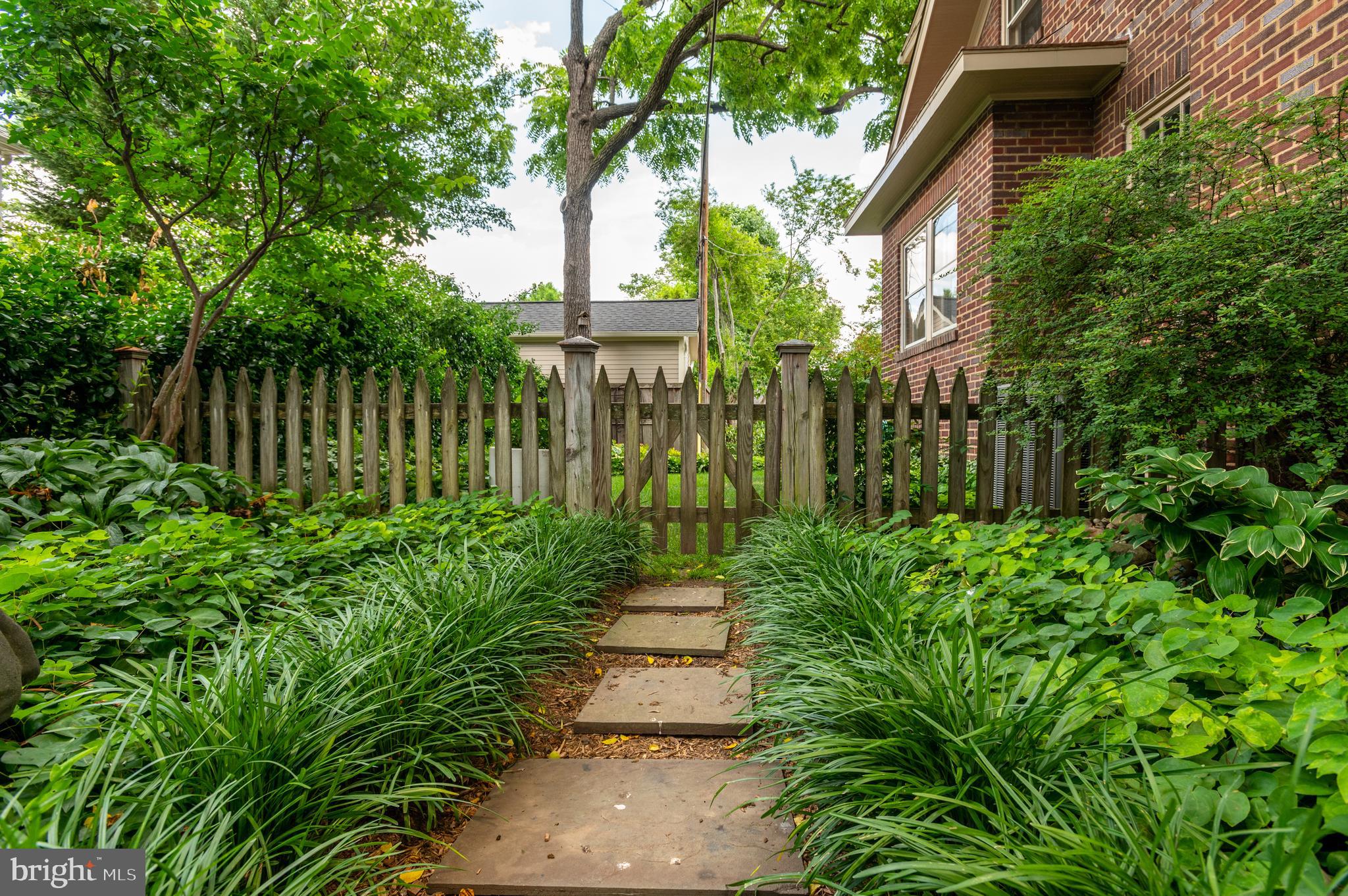 903 Russell Road Alexandria, VA 22301 - Photo 30 of 57