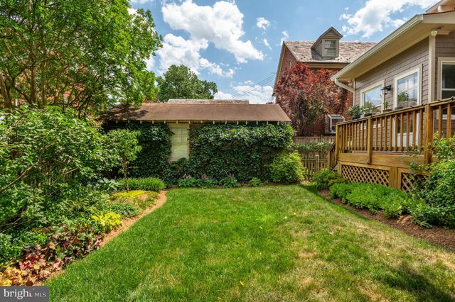 $1,275,000 | 903 Russell Road, Alexandria, VA 22301