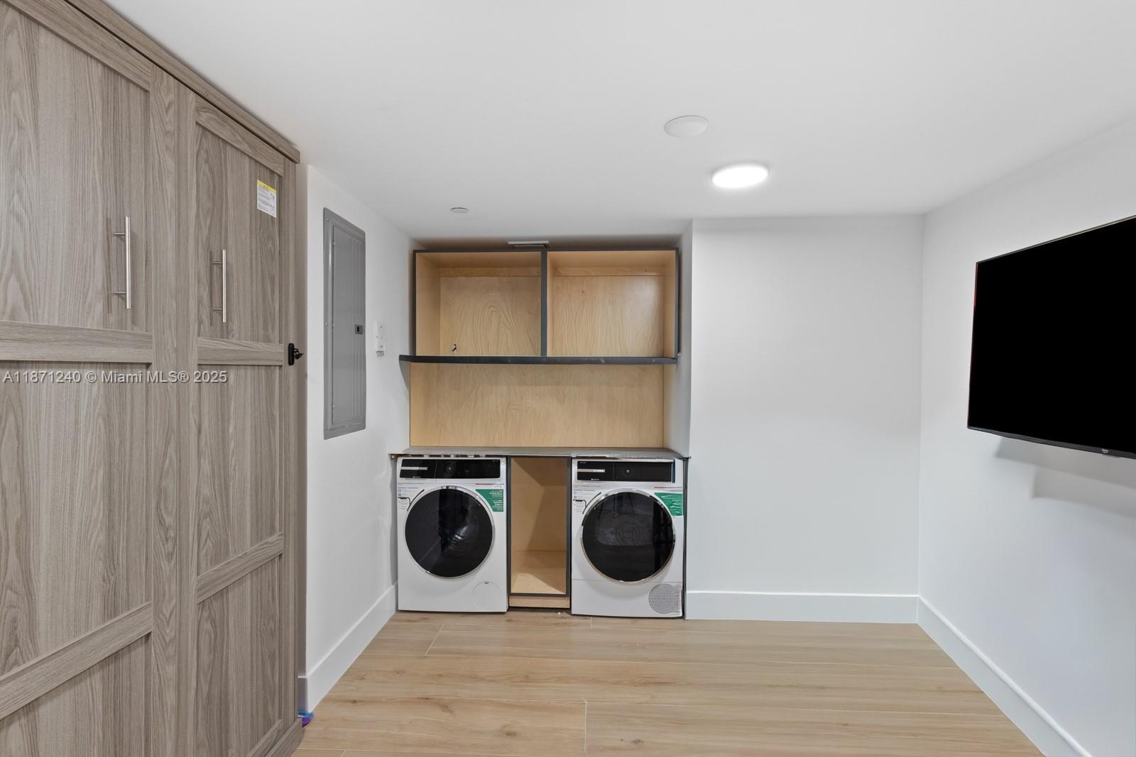 251 Crandon Boulevard, Unit 1036 Key Biscayne, FL 33149 - Photo 25 of 38 a view of kitchen and washer dryer