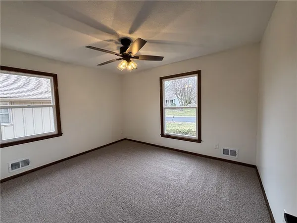 $384,950 | 1004 Southeast 3rd Terrace, Lee's Summit, MO 64063