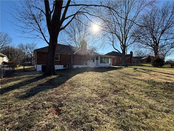 $384,950 | 1004 Southeast 3rd Terrace, Lee's Summit, MO 64063