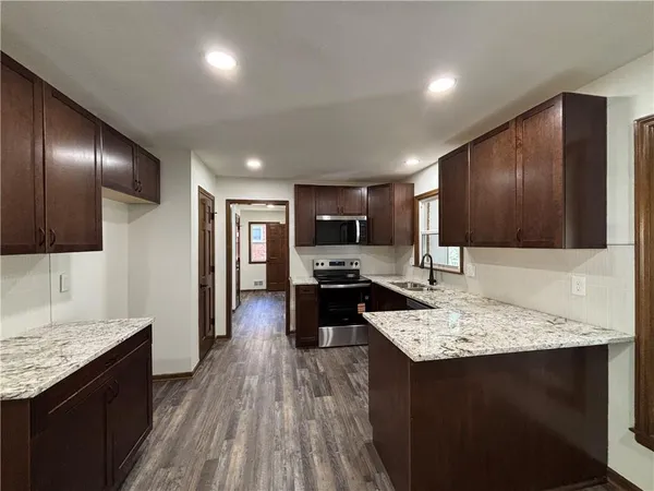 $384,950 | 1004 Southeast 3rd Terrace, Lee's Summit, MO 64063