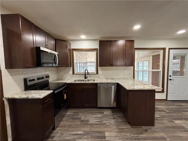 $384,950 | 1004 Southeast 3rd Terrace, Lee's Summit, MO 64063
