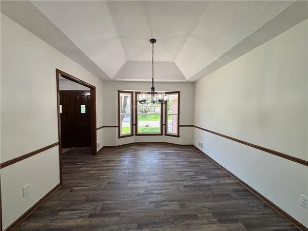 $384,950 | 1004 Southeast 3rd Terrace, Lee's Summit, MO 64063