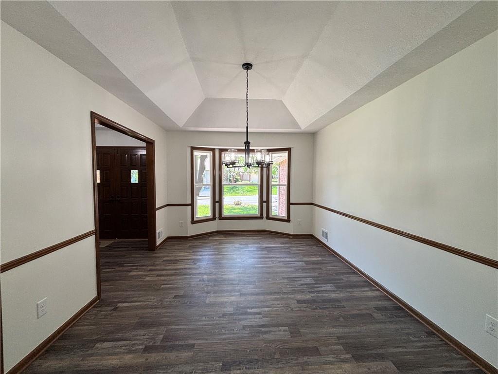 1004 Southeast 3rd Terrace Lee's Summit, MO 64063 - Photo 5 of 20