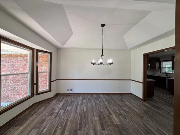 $384,950 | 1004 Southeast 3rd Terrace, Lee's Summit, MO 64063