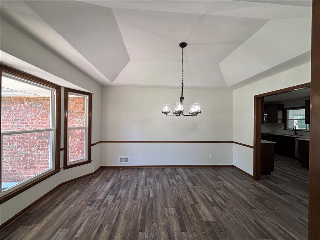 1004 Southeast 3rd Terrace Lee's Summit, MO 64063 - Photo 6 of 20