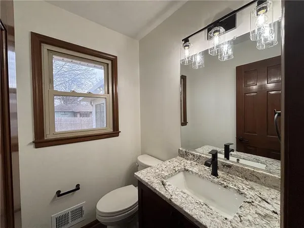 $384,950 | 1004 Southeast 3rd Terrace, Lee's Summit, MO 64063
