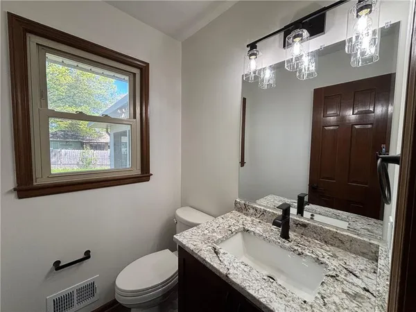 $384,950 | 1004 Southeast 3rd Terrace, Lee's Summit, MO 64063
