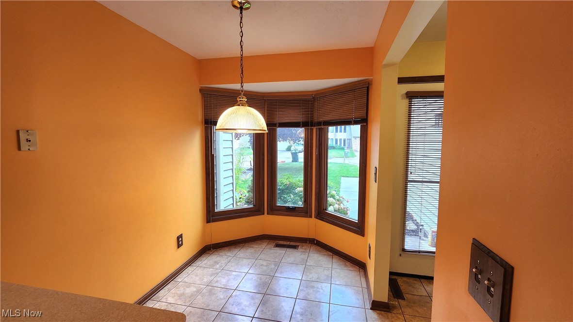 15446 Roxboro Drive Cleveland, OH 44130 - Photo 3 of 20 Eat in kitchen area off entry way
