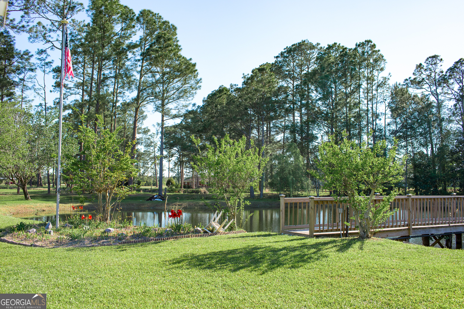2110 Ware Street Blackshear, GA 31516 - Photo 10 of 57 a garden view with a fountain