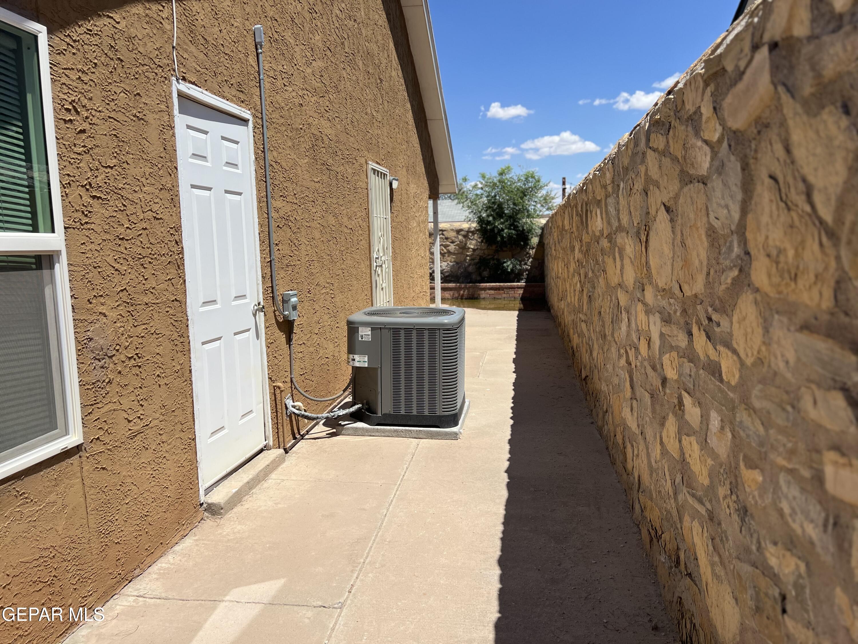 620 Brandywine Road El Paso, TX 79907 - Photo 6 of 29 IMG_7136