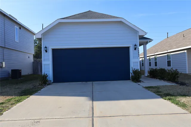 $1,900 | 14083 Lake Trout Drive, Conroe, TX 77384