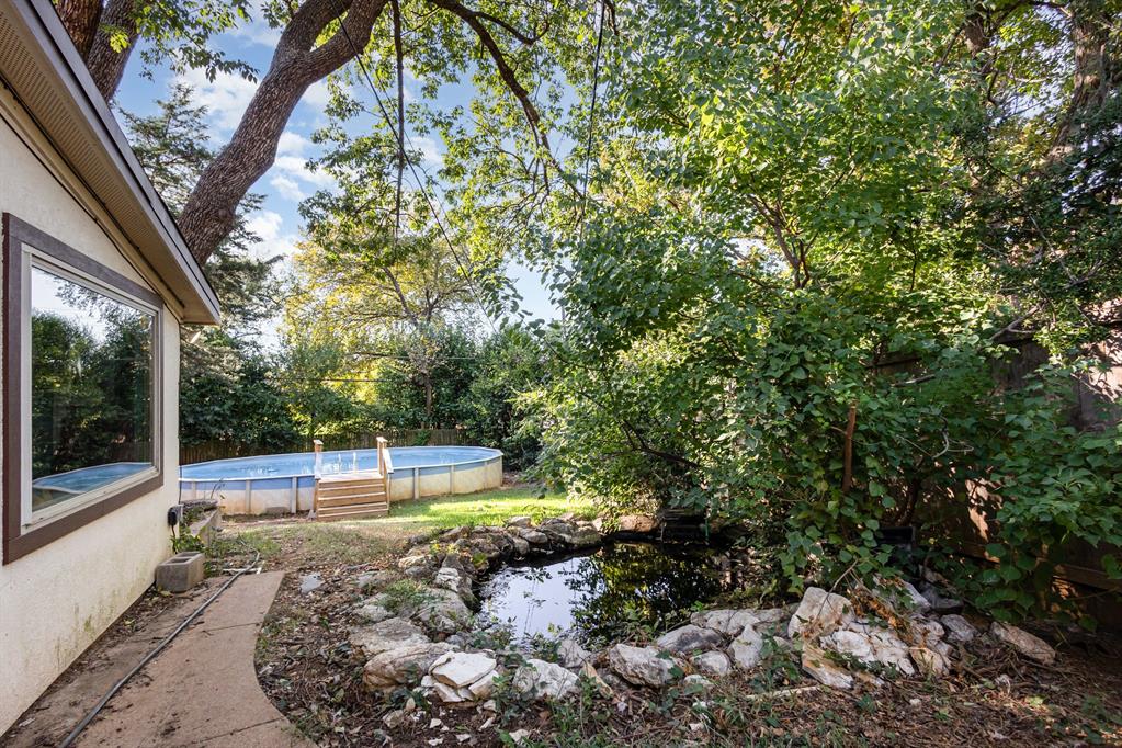 808 Ravenwood Drive Arlington, TX 76013 - Photo 23 of 27 a view of a yard with plants and tree