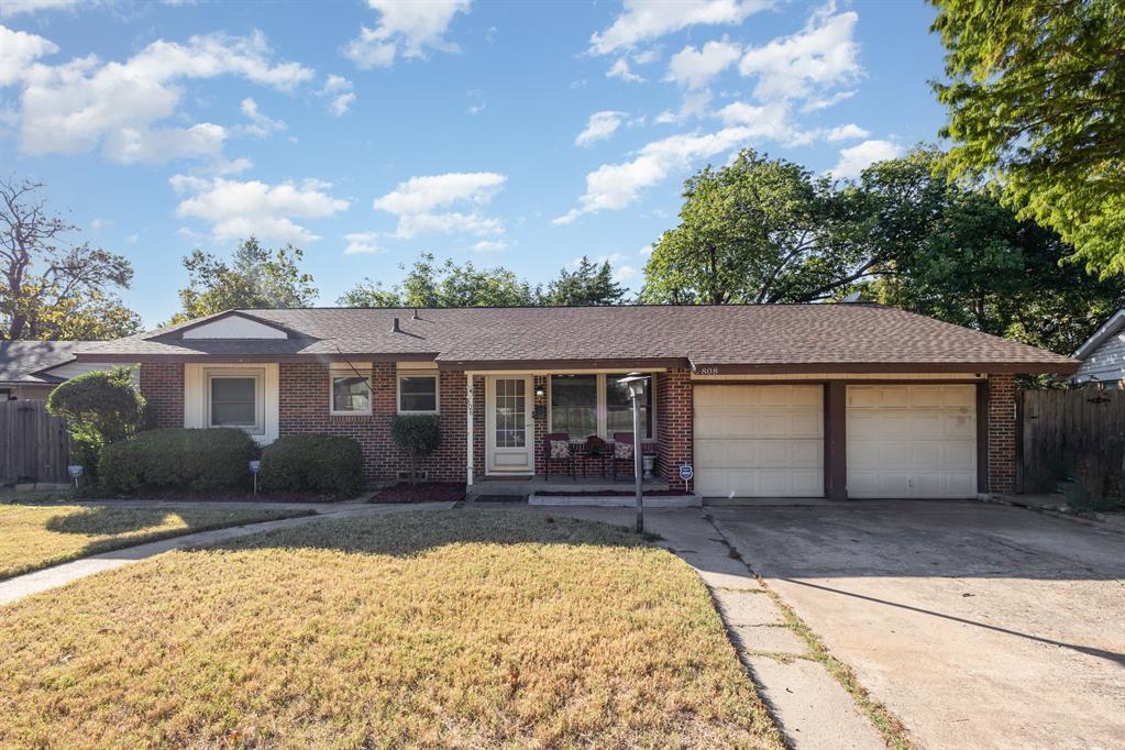808 Ravenwood Drive Arlington, TX 76013 - Photo 25 of 27 front view of a house with a yard