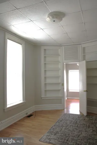 a view of empty room with window