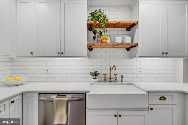 $910,000 | 335 16th Street Southeast, Washington, DC 20003