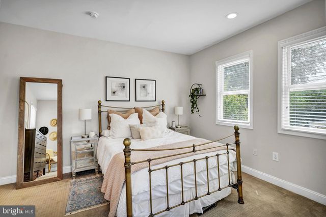 $910,000 | 335 16th Street Southeast, Washington, DC 20003