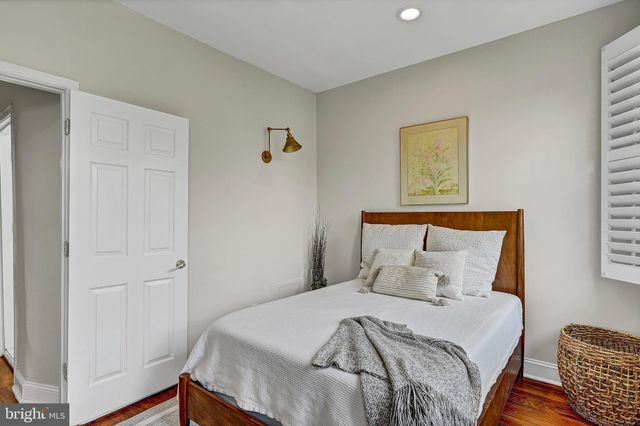 $910,000 | 335 16th Street Southeast, Washington, DC 20003