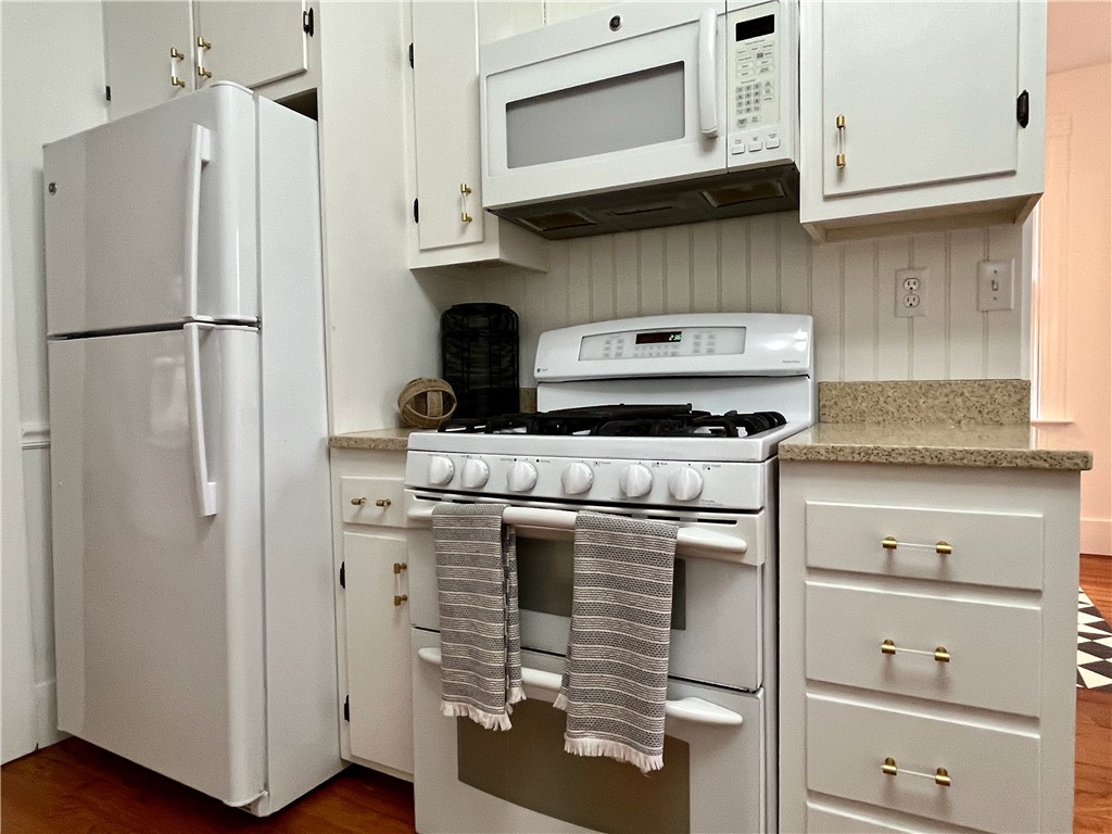 12 Lasalle Place Newport, RI 02840 - Photo 16 of 33