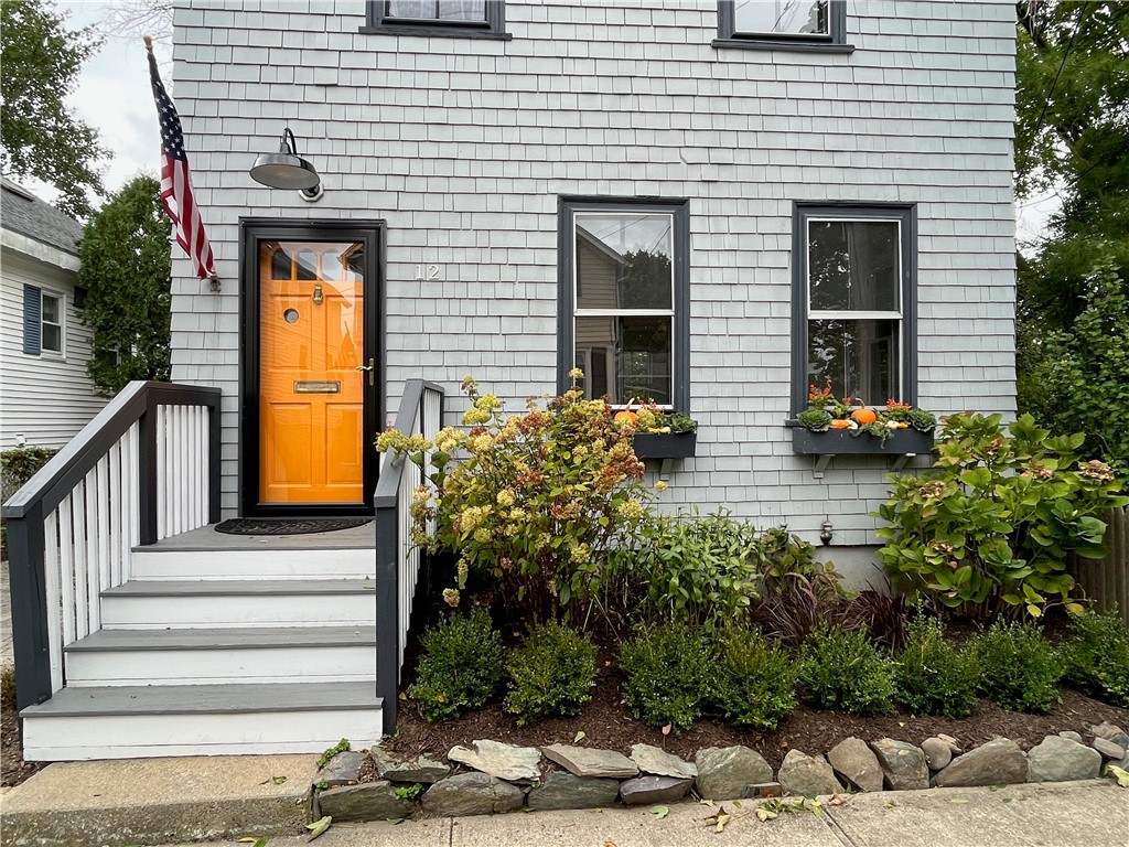 12 Lasalle Place Newport, RI 02840 - Photo 2 of 33