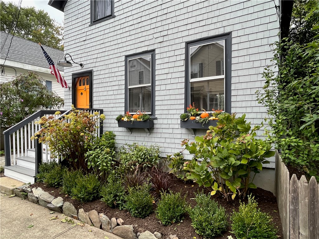 12 Lasalle Place Newport, RI 02840 - Photo 3 of 33
