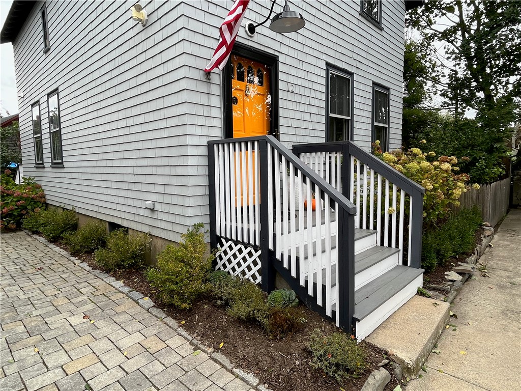 12 Lasalle Place Newport, RI 02840 - Photo 4 of 33