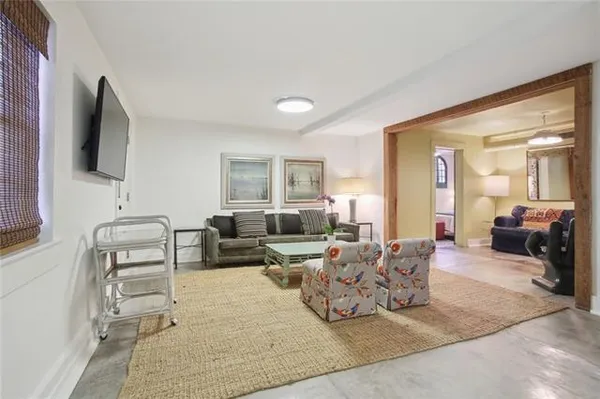 $3,500 | 2931 St Charles Avenue, New Orleans, LA 70115