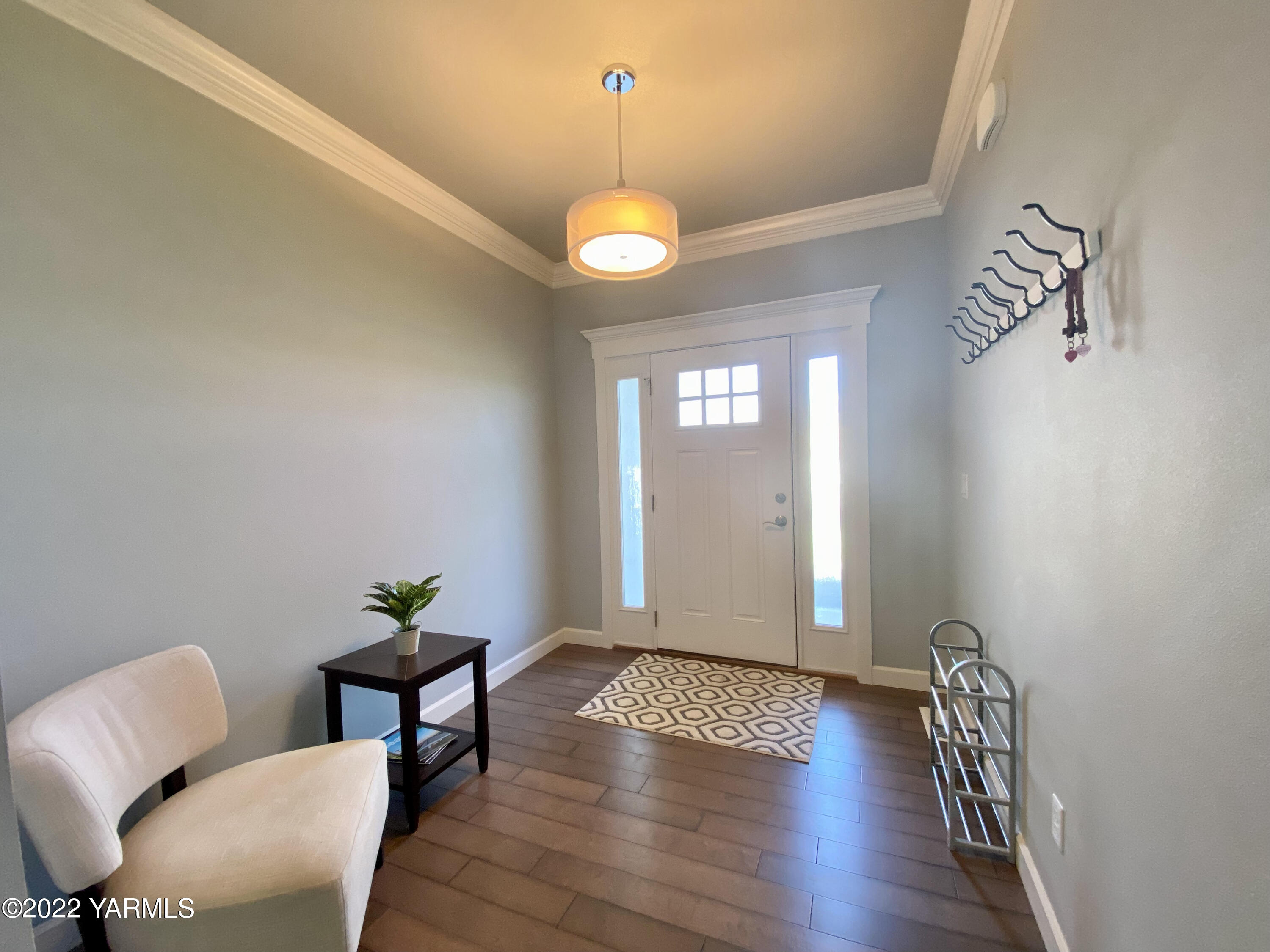 2110 Ruby Way Yakima, WA 98903 - Photo 18 of 36 a view of a livingroom with furniture and wooden floor