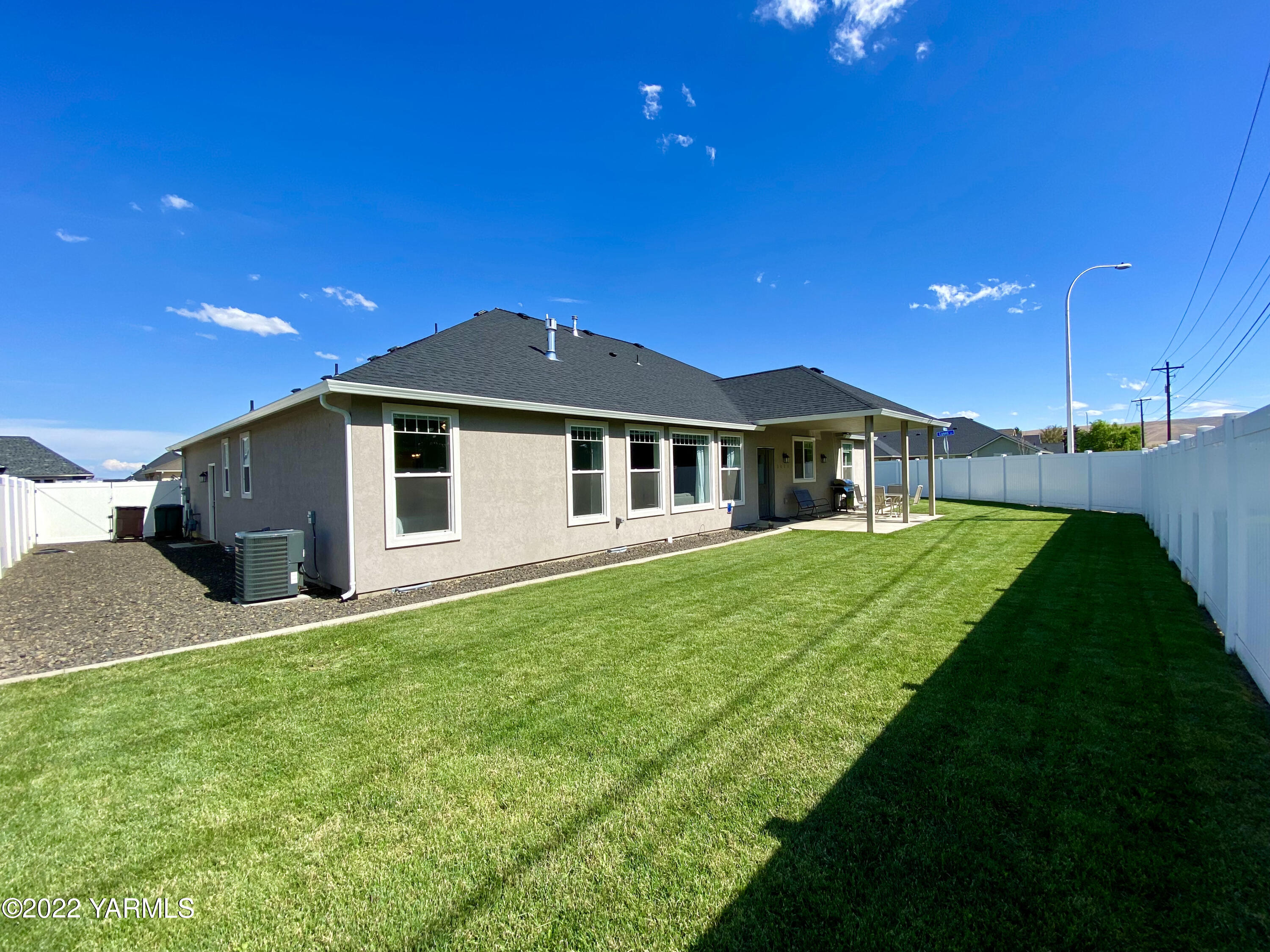 2110 Ruby Way Yakima, WA 98903 - Photo 3 of 36 a house view with a garden space