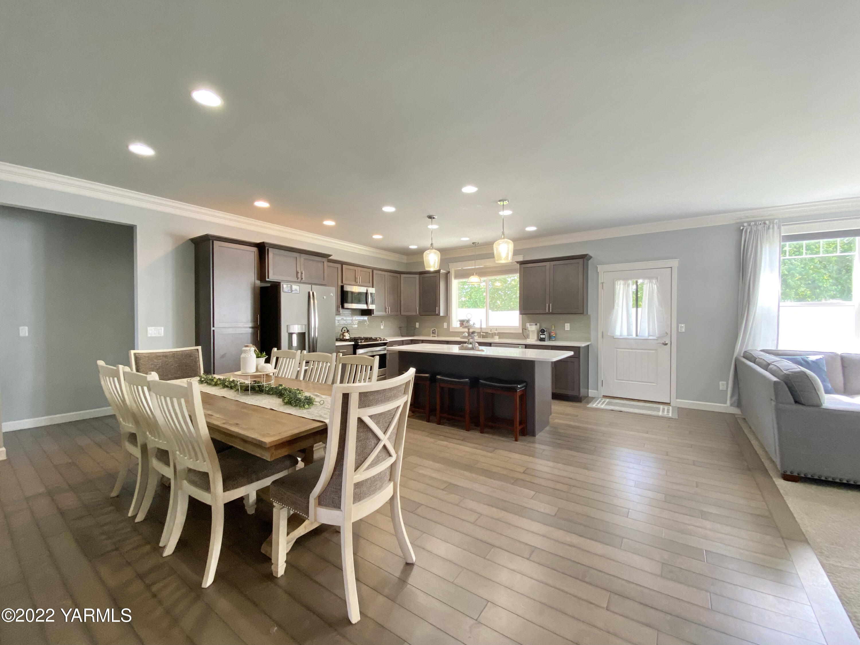 2110 Ruby Way Yakima, WA 98903 - Photo 5 of 36 a view of a dining room with furniture