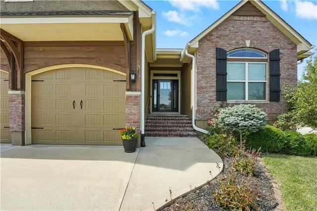 $589,900 | 4560 Northeast Seneca Terrace, Lee's Summit, MO 64064