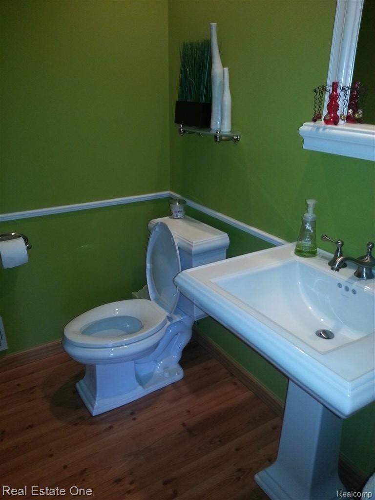 33600 Old Timber Road Farmington, MI 48331 - Photo 11 of 15 Lavatory