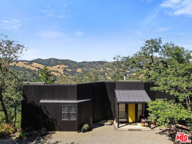 a outdoor view of a house