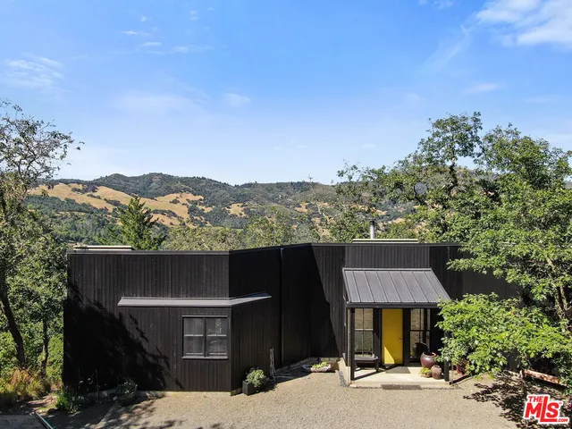 a outdoor view of a house