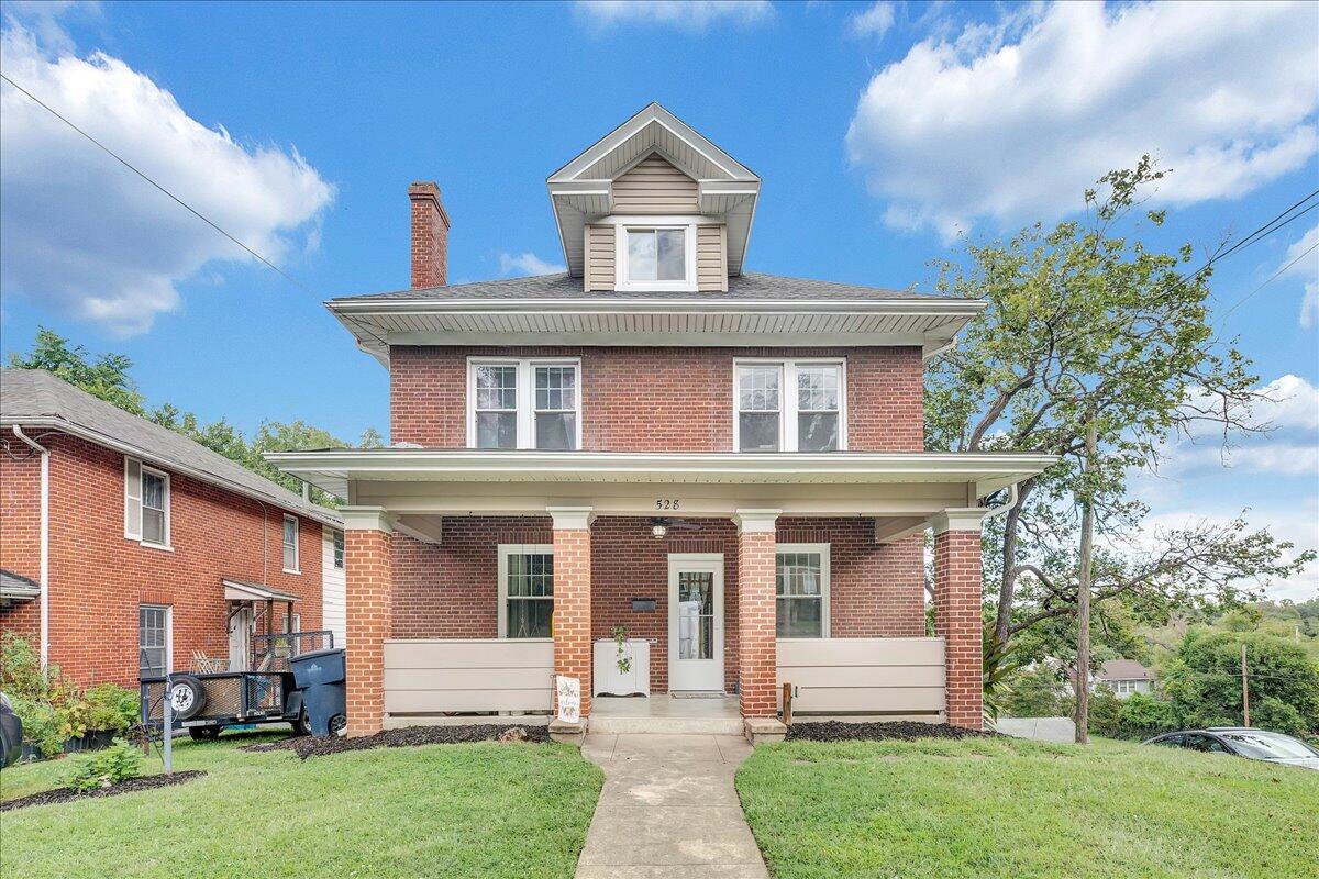 528 Riverland Road Southeast Roanoke, VA 24014 - Photo 1 of 42 front view of a house with a yard