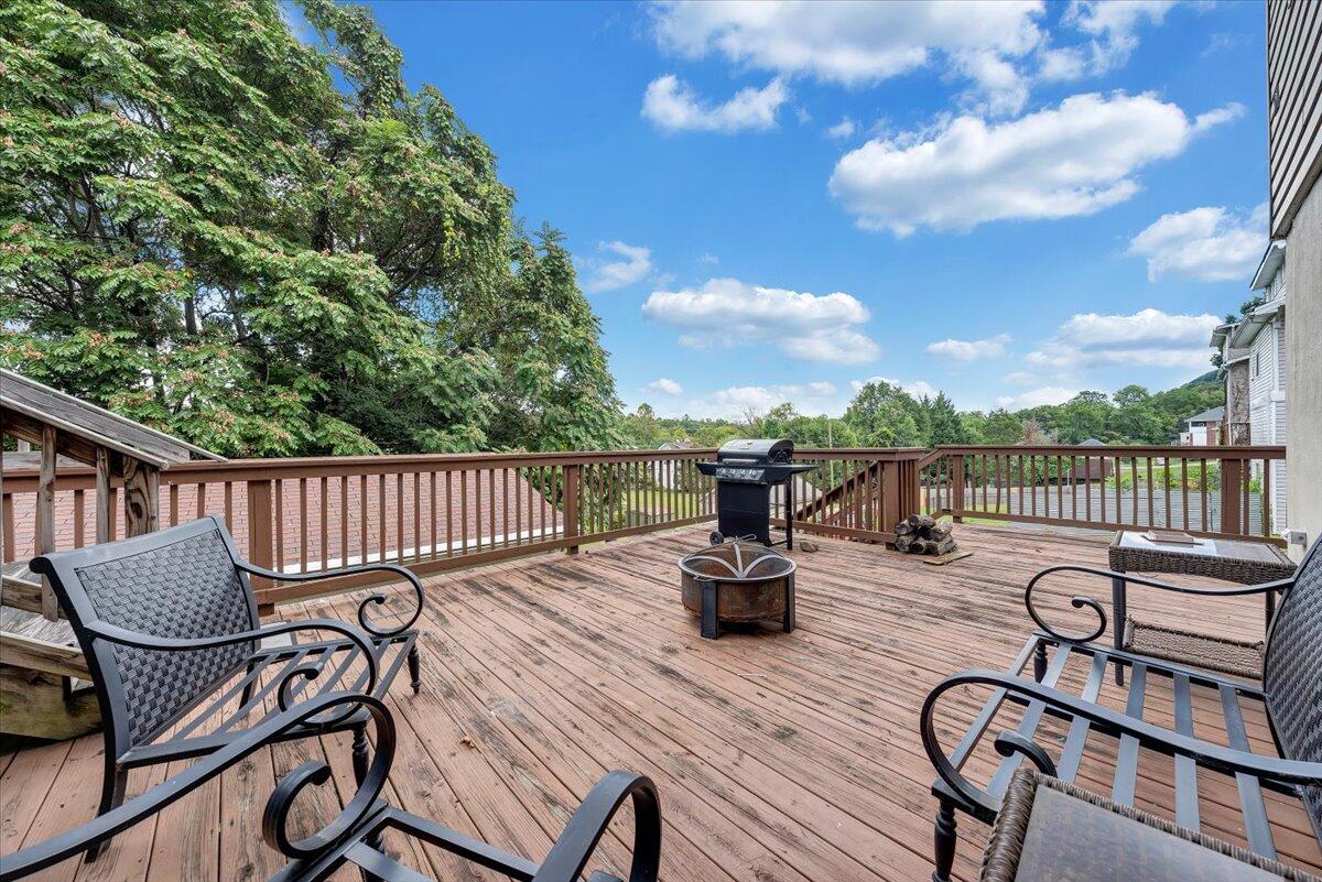528 Riverland Road Southeast Roanoke, VA 24014 - Photo 39 of 42 a view of balcony with furniture
