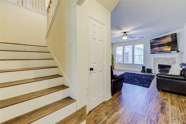 a view of a livingroom with hardwood floor and a ceiling fan
