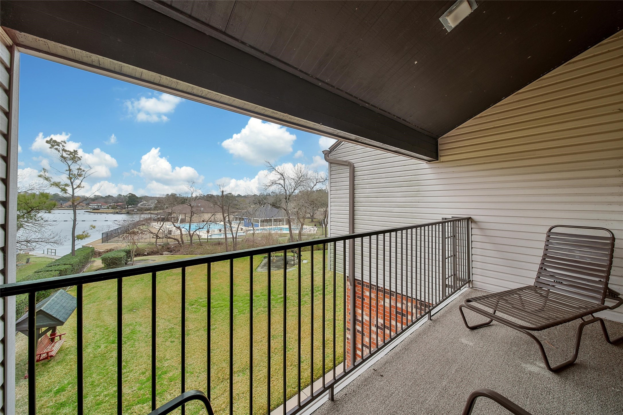 1000 April Sound Boulevard Conroe, TX 77356 - Photo 34 of 46 a view of a balcony with chair