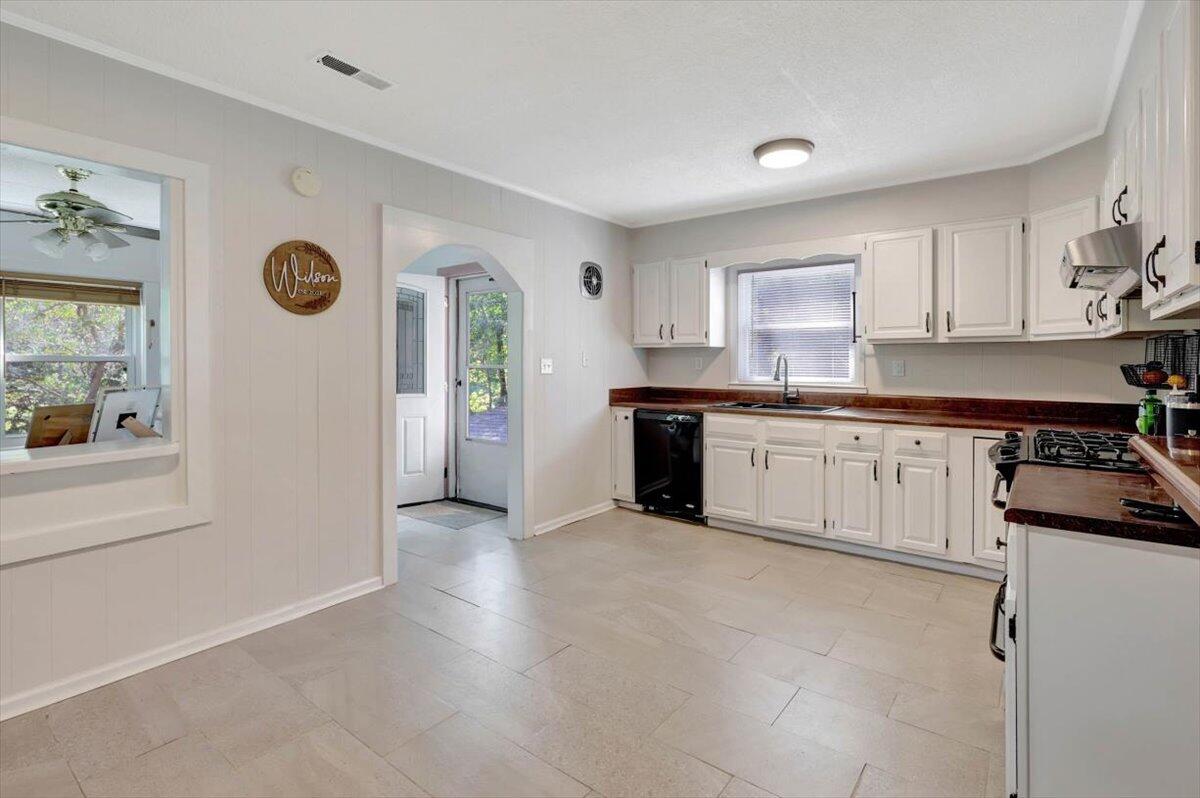 2440 Hamill Road Hixson, TN 37343 - Photo 4 of 22 Kitchen