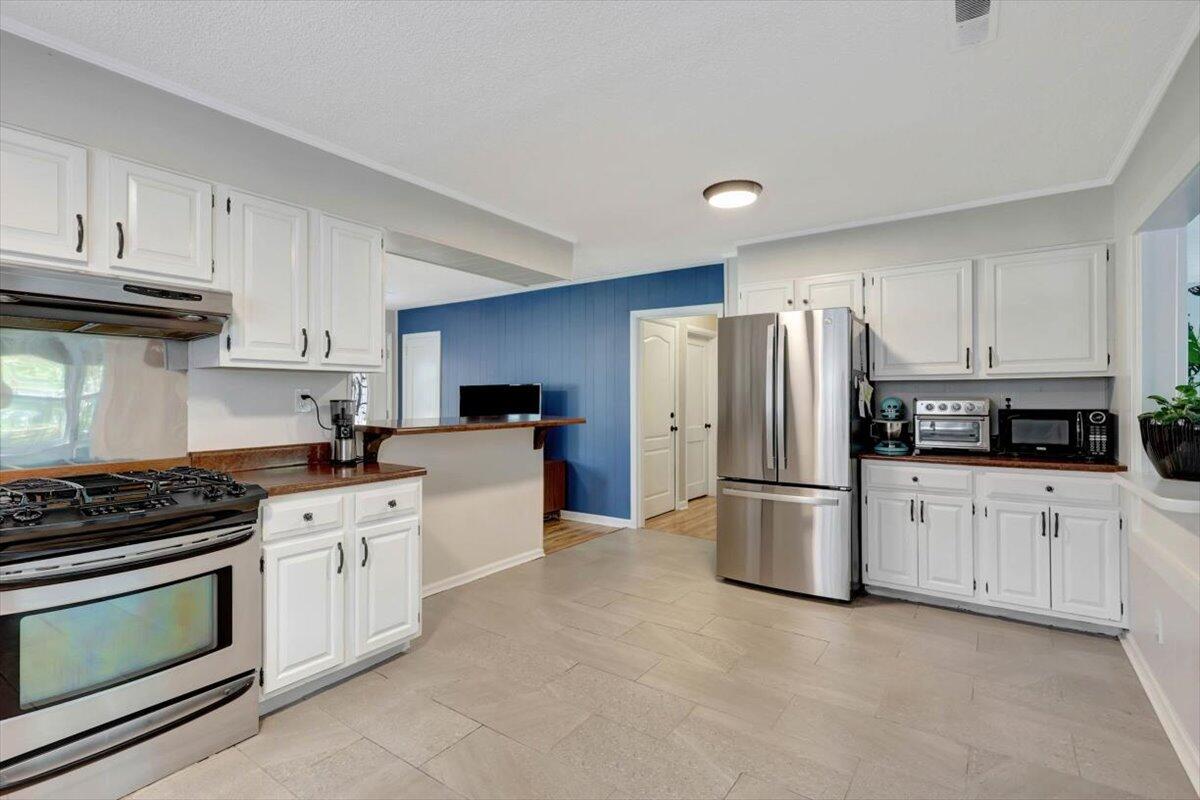 2440 Hamill Road Hixson, TN 37343 - Photo 6 of 22 Kitchen