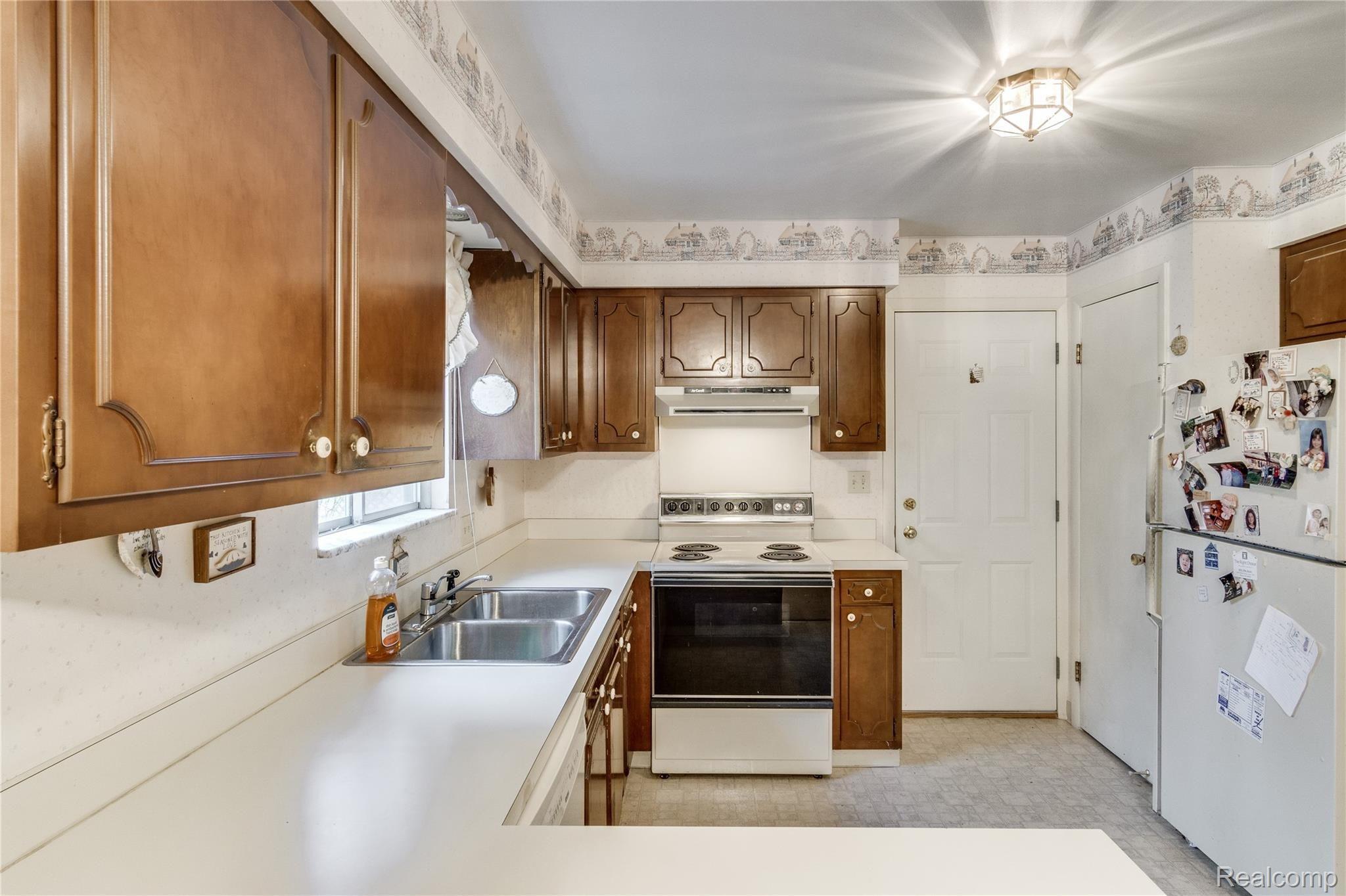 12395 Jennings Road Linden, MI 48451 - Photo 3 of 16 Interiors (6 of 29).jpg