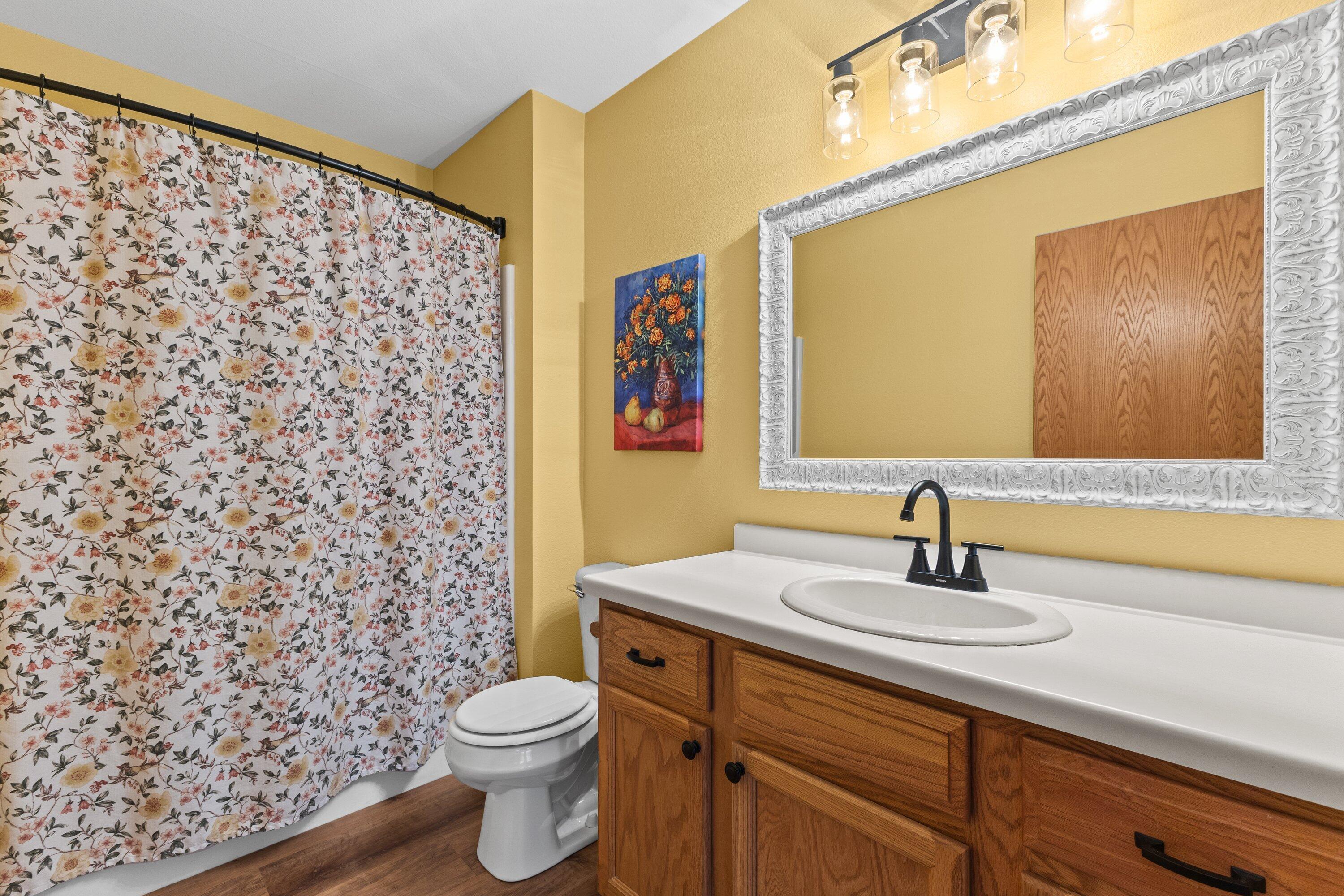 9342 West Loomis Road, Unit 8 Franklin, WI 53132 - Photo 17 of 29 second full bath off primary