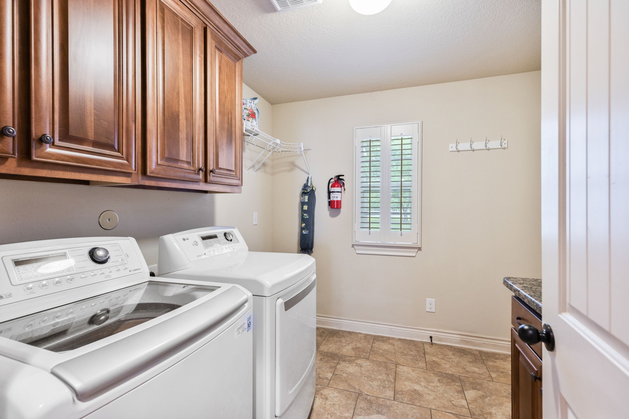 101 Pin Oak Lane Hempstead, TX 77445 - Photo 25 of 50 a utility room with dryer and washer
