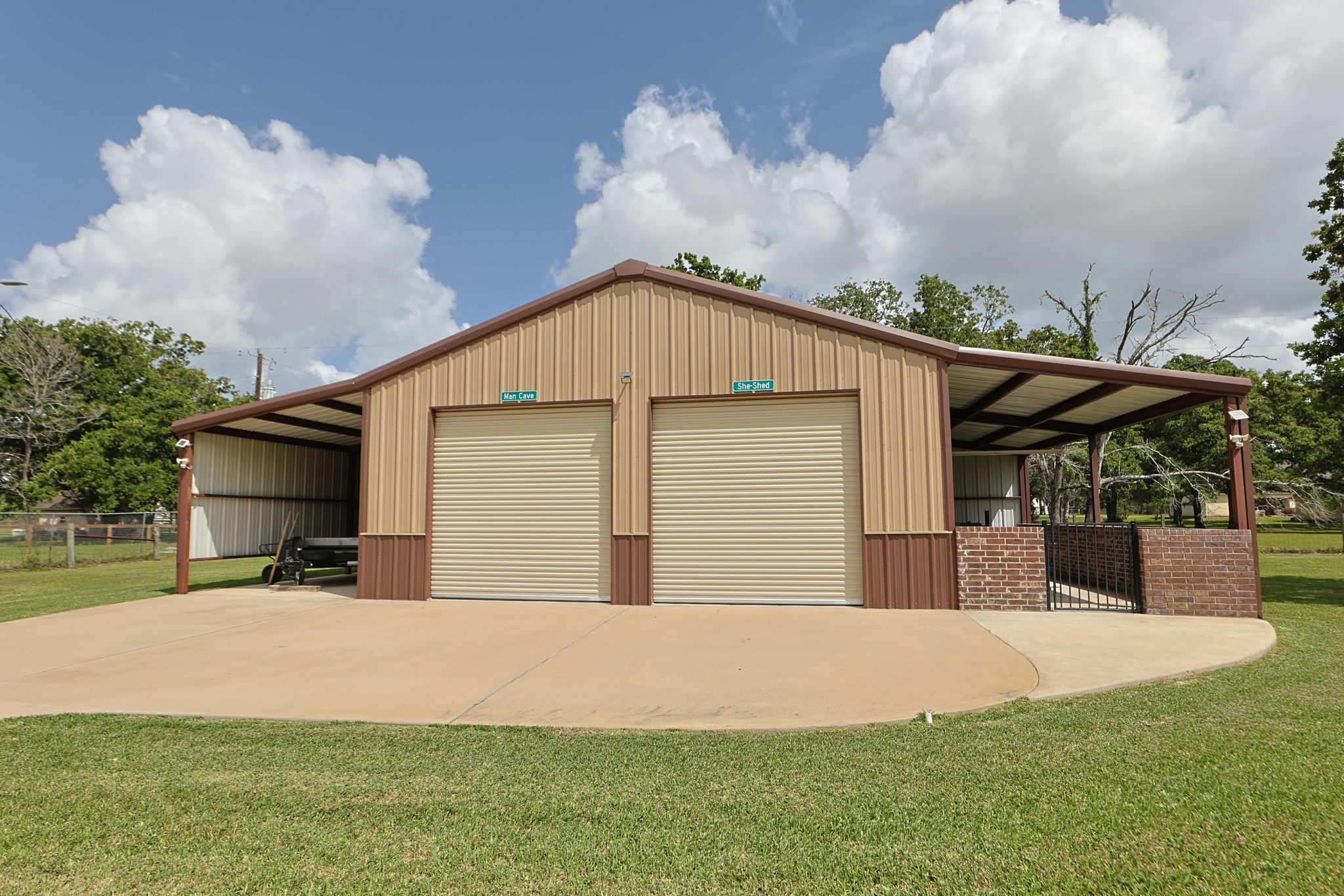 101 Pin Oak Lane Hempstead, TX 77445 - Photo 38 of 50 a front view of house with yard