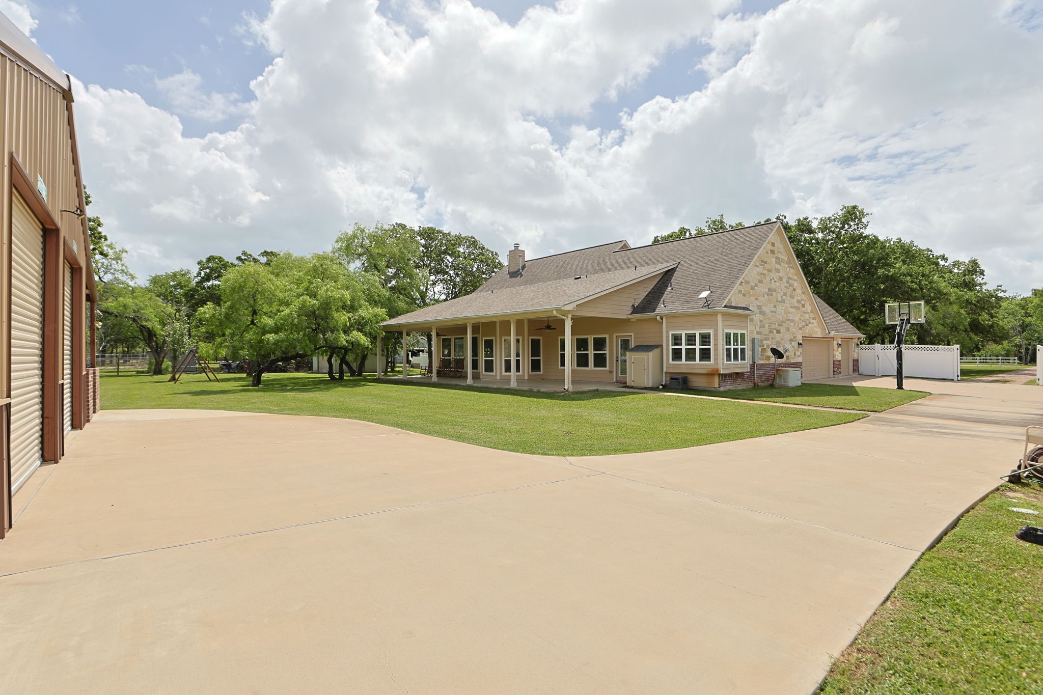 101 Pin Oak Lane Hempstead, TX 77445 - Photo 39 of 50 a view of house with yard and entertaining space
