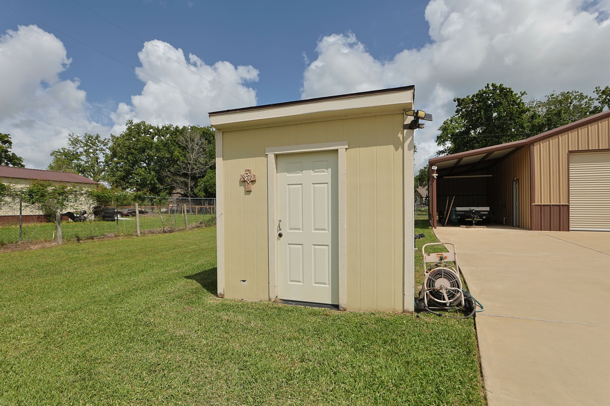 101 Pin Oak Lane Hempstead, TX 77445 - Photo 44 of 50 a front view of a house with a yard
