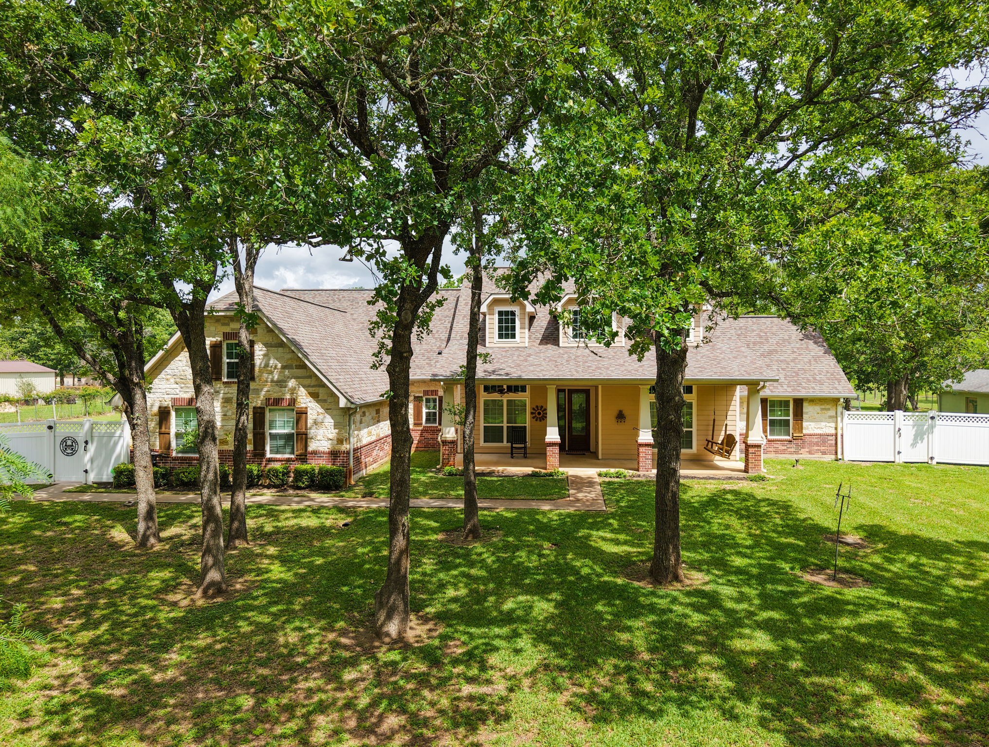 101 Pin Oak Lane Hempstead, TX 77445 - Photo 47 of 50 a front view of a house with a yard